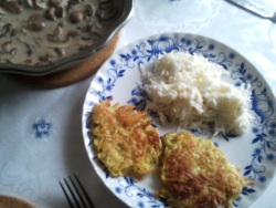 Kartoffelpupper mit Rettichsalat und Pilzen